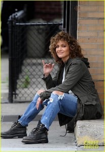 jlo-films-an-arrest-scene-on-set-of-shades-of-blue-03.jpg