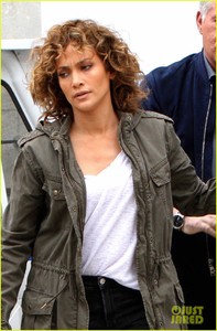 jlo-films-an-arrest-scene-on-set-of-shades-of-blue-06.jpg