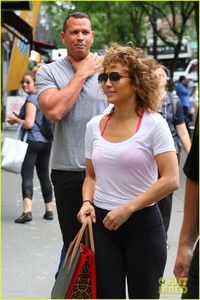 jlo-hits-the-gym-with-arod-in-nyc-01.jpg