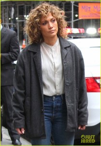 jlo-hits-the-gym-with-arod-in-nyc-02.jpg