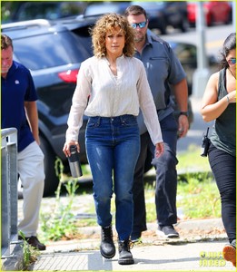 jlo-ray-liotta-get-serious-filming-shades-of-blue-01.jpg