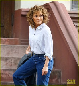 jlo-ray-liotta-get-serious-filming-shades-of-blue-05.jpg
