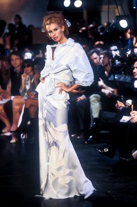 john-galliano-ss-1996-1.thumb.jpg.0b0c6b1b25941405b13f02ffe37eff13.jpg