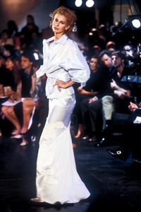 john-galliano-ss-1996-2.thumb.jpg.cb030019263612ff51b0a3dbe74397c7.jpg