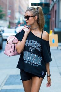 josephine-skriver-urban-style-chelsea-in-new-york-city-07-24-2017-5.thumb.jpg.b66a4006d350e179778320d54969630d.jpg