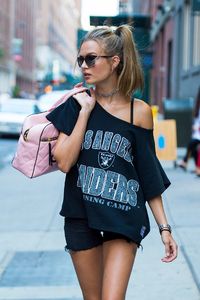 josephine-skriver-urban-style-chelsea-in-new-york-city-07-24-2017-8.thumb.jpg.05c0d7ca1d3035100b85d5484867cf51.jpg