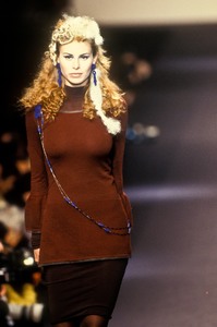 karl-lagerfeld-fw-1994-2.thumb.JPEG.3dc709c697274c48622258c93218458b.JPEG