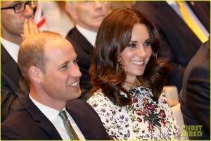 kate-middleton-prince-william-check-out-shakespeare-theatre-during-poland-visit-11.jpg