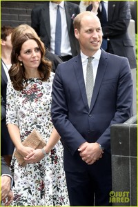kate-middleton-prince-william-check-out-shakespeare-theatre-during-poland-visit-12.jpg