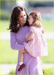 kate-middleton-prince-william-view-helicopters-george-charlotte-04.jpg