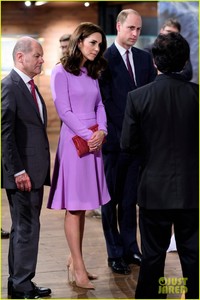 kate-middleton-prince-william-view-helicopters-george-charlotte-08.jpg