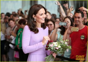 kate-middleton-prince-william-view-helicopters-george-charlotte-09.jpg