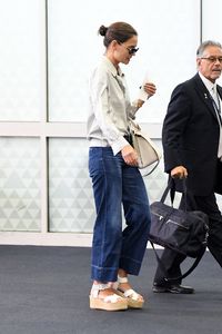 katie-holmes-at-jfk-airport-in-ny-07-24-2017-3.jpg