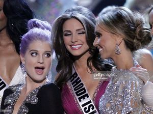 kelly-osbourne-poses-with-finalist-miss-rhode-island-usa-olivia-culpo-picture-id145703174.jpg