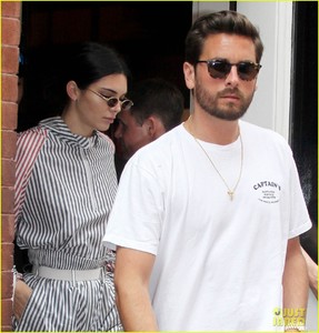 kendall-jenner-and-scott-disick-team-up-for-panorama-music-festival-07.jpg