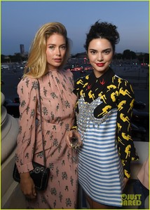 kendall-jenner-bella-hadid-miu-miu-show-04.jpg