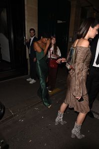 kendall-jenner-with-friends-at-kinu-japanese-restaurant-in-paris-07-04-2017-4.jpg