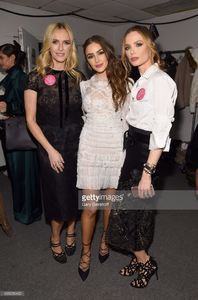 keren-craig-olivia-culpo-and-georgina-chapman-pose-backstage-at-the-picture-id635526432.jpg