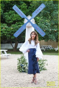 keri-russell-dines-with-darren-aronofsky-in-the-hamptons-03.jpg