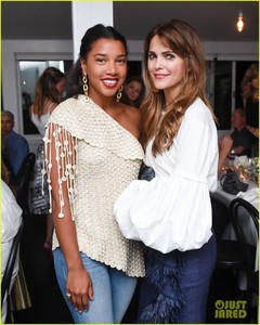 keri-russell-dines-with-darren-aronofsky-in-the-hamptons-07.jpg