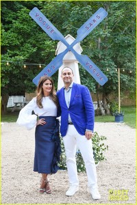 keri-russell-dines-with-darren-aronofsky-in-the-hamptons-08.jpg