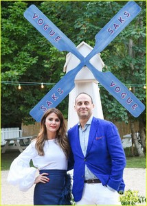 keri-russell-dines-with-darren-aronofsky-in-the-hamptons-09.jpg