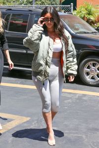 kim-kardashian-and-khloe-kardashian-filming-their-reality-show-at-chin-chin-restaurant-in-studio-city-07-26-2017-11.jpg