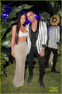 kim-kardashian-steps-out-in-style-to-celebrate-balmain-l-a-boutique-opening-03.jpg