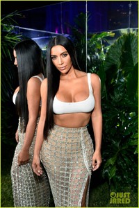 kim-kardashian-steps-out-in-style-to-celebrate-balmain-l-a-boutique-opening-04.jpg