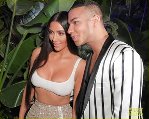 kim-kardashian-steps-out-in-style-to-celebrate-balmain-l-a-boutique-opening-06.jpg