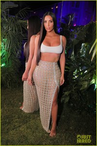 kim-kardashian-steps-out-in-style-to-celebrate-balmain-l-a-boutique-opening-08.jpg