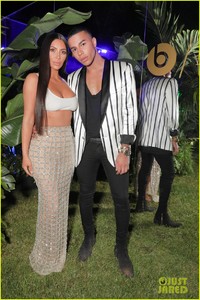 kim-kardashian-steps-out-in-style-to-celebrate-balmain-l-a-boutique-opening-16.jpg