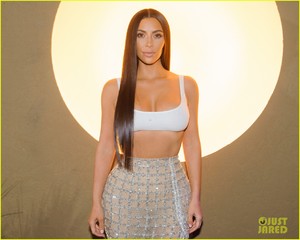 kim-kardashian-steps-out-in-style-to-celebrate-balmain-l-a-boutique-opening-20.jpg