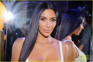 kim-kardashian-steps-out-in-style-to-celebrate-balmain-l-a-boutique-opening-28.jpg