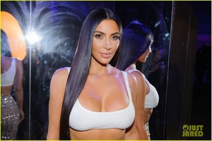 kim-kardashian-steps-out-in-style-to-celebrate-balmain-l-a-boutique-opening-29.jpg