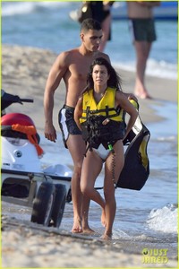 kourtney-kardashian-boyfriend-younes-bendjima-flaunt-pda-in-water-06.jpg