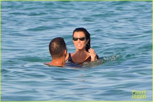 kourtney-kardashian-boyfriend-younes-bendjima-flaunt-pda-in-water-10.jpg