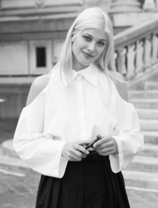 larissa_hoffman_m78b6682_jpg_5458_north_660x_white.jpg
