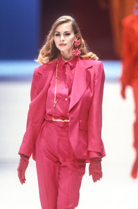 laura-biagiotti-fw-1992-3.thumb.JPEG.76ce16fafcf12f7c01d90cecca526e87.JPEG