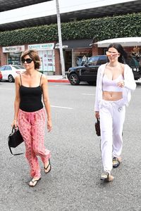 lisa-rinna-and-amelia-hamlin-out-and-about-in-beverly-hills-07-15-2017_4.jpg