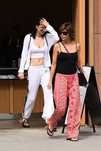 lisa-rinna-and-amelia-hamlin-out-and-about-in-beverly-hills-07-15-2017_6.jpg