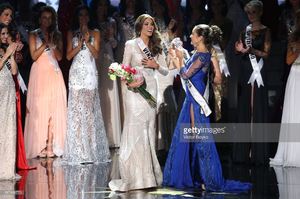 maria-gabriela-isler-miss-universe-2013-is-crowned-by-olivia-culpo-at-picture-id187488773.jpg