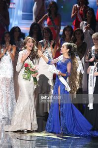 maria-gabriela-isler-miss-universe-2013-is-crowned-by-olivia-culpo-at-picture-id187488777.jpg