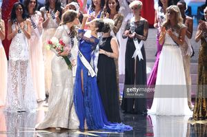 maria-gabriela-isler-miss-universe-2013-is-crowned-by-olivia-culpo-at-picture-id187488792.jpg