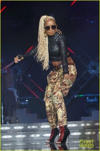 mary-j-blige-says-divorce-from-kendu-isaacs-has-been-hell-05.jpg