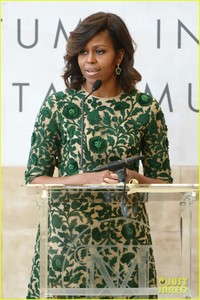 michelle-obama-anna-wintour-costume-center-opening-01.jpg