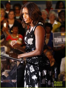 michelle-obama-hits-philadelphia-to-campaign-for-democrat-tom-wolf-04.jpg