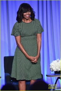 michelle-obama-julianne-moore-lena-dunham-team-up-to-talk-social-media-11.jpg