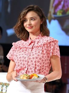 miranda-kerr-at-marukome-promotion-in-tokyo-07-10-2017_1.thumb.jpg.27735764521609b409f6232e2c8617a5.jpg