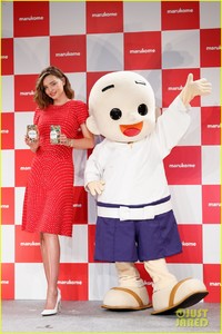 miranda-kerr-marukome-promotional-event-05.thumb.jpg.185e9870111839230c78de490f392c58.jpg